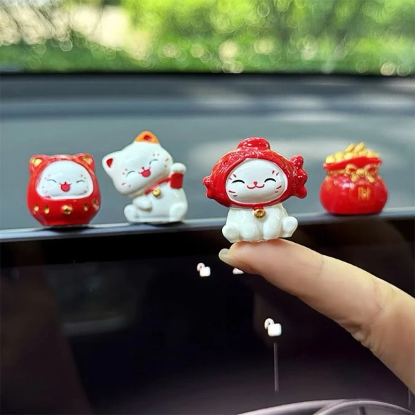 Mặc dù đều mang ý nghĩa tài lộc, mỗi kiểu mèo lại có “công năng” và cách sử dụng khác nhau. (Ảnh 3) Mặc dù đều mang ý nghĩa tài lộc, mỗi kiểu mèo lại có “công năng” và cách sử dụng khác nhau. (Ảnh 3)
