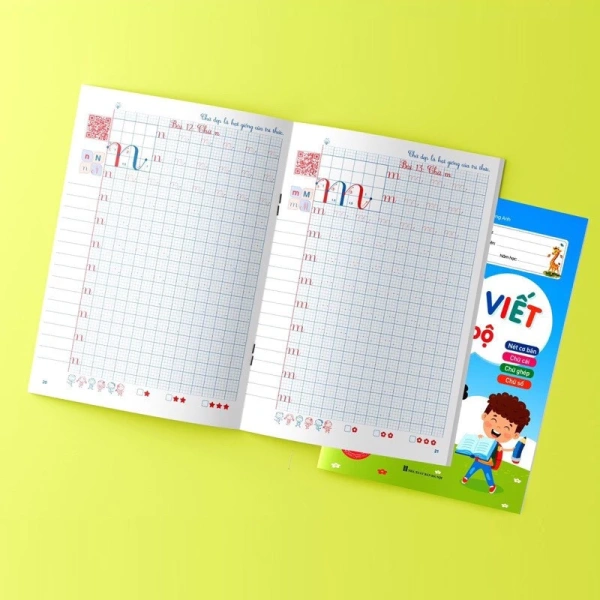 Bìa xanh kèm mã QR trên vở luyện viết dành cho lớp 1 hứa hẹn hỗ trợ, nhưng thực tế phụ huynh gặp bất ngờ này. - Ảnh 5