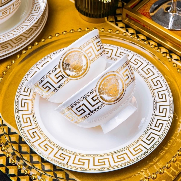 Set 60 món Bộ bát đĩa sứ xương cao cấp họa tiết Ve-sa-ce mang đến một dàn sản phẩm đa dạng, đáp ứng mọi nhu cầu từ bữa sáng gia đình đến tiệc tiệc sang trọng. (Ảnh 4)