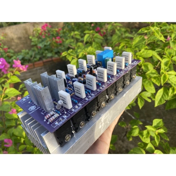 Đối với những ai đang cân nhắc đầu tư hoặc thay thế bộ công suất trong hệ thống âm thanh của mình, việc lựa chọn một bộ combo hoàn chỉnh có thể giúp tiết kiệm chi phí và thời gian lắp đặt. (Ảnh 5)