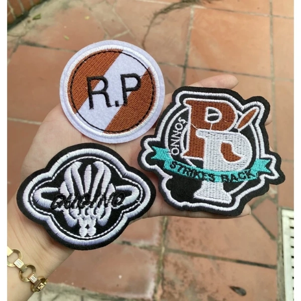Bộ đôi áo bomber có logo gắn: Khi vẻ đẹp tinh tế lại đặt câu hỏi về độ bền thực tế - Ảnh 1
