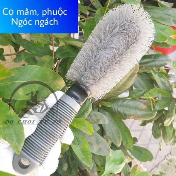 Rửa xe ngay sau khi bùn mới bám vào sẽ dễ dàng hơn so với việc chờ cho bùn khô cứng. (Ảnh 4) Rửa xe ngay sau khi bùn mới bám vào sẽ dễ dàng hơn so với việc chờ cho bùn khô cứng. (Ảnh 4)