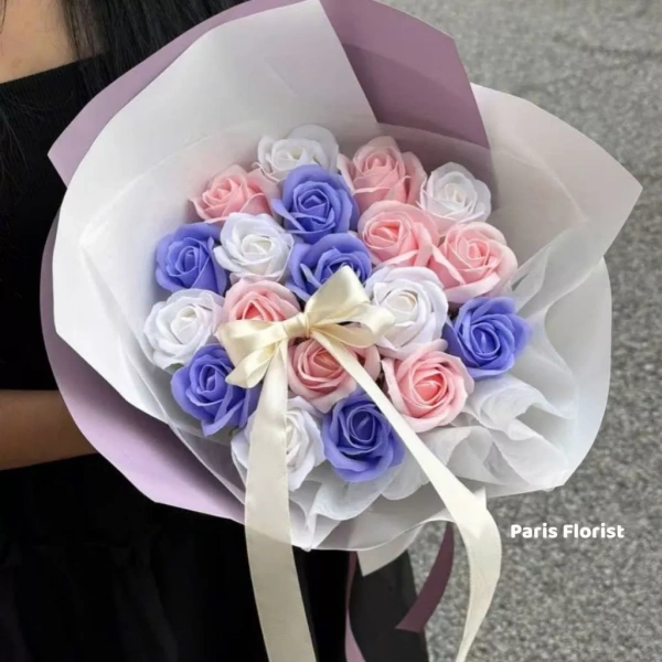 Không phải mọi bó hoa sáp đều tạo ra cảm xúc bền lâu. (Ảnh 3) Không phải mọi bó hoa sáp đều tạo ra cảm xúc bền lâu. (Ảnh 3)