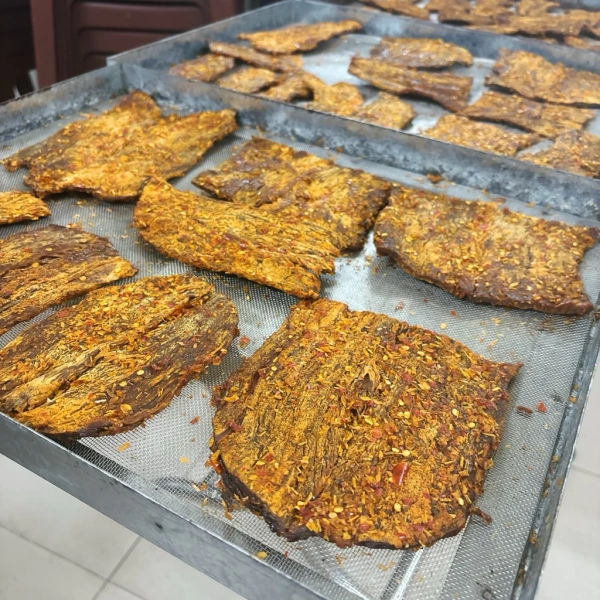 Bò khô 500 g: Khi hương cay thơm khiến muốn ăn hết, nhưng độ dai kéo dài cảm giác no suốt cả ngày - Ảnh 5