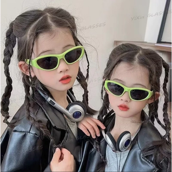 Bố mẹ nhận ra rằng kính râm cho bé không chỉ làm đẹp mà còn là lá chắn UV cần thiết mỗi ngày - Ảnh 3