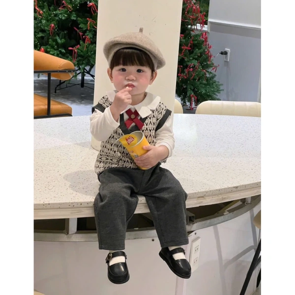 Với các bữa tiệc mùa đông như Noel hay Tết, việc chọn vải có hỗn hợp len và cotton sẽ cân bằng giữa “ấm áp” và “thoáng khí”, phù hợp hơn so với cotton thuần. (Ảnh 3) Với các bữa tiệc mùa đông như Noel hay Tết, việc chọn vải có hỗn hợp len và cotton sẽ cân bằng giữa “ấm áp” và “thoáng khí”, phù hợp hơn so với cotton thuần. (Ảnh 3)