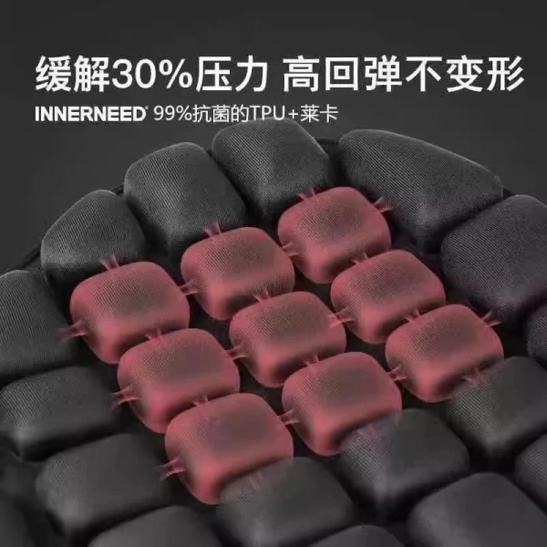 Ngoài chất liệu silicone, một số sản phẩm còn được điểm nổi bật với lớp vỏ gốm nano hoặc lớp foam microcell. (Ảnh 3) Ngoài chất liệu silicone, một số sản phẩm còn được điểm nổi bật với lớp vỏ gốm nano hoặc lớp foam microcell. (Ảnh 3)