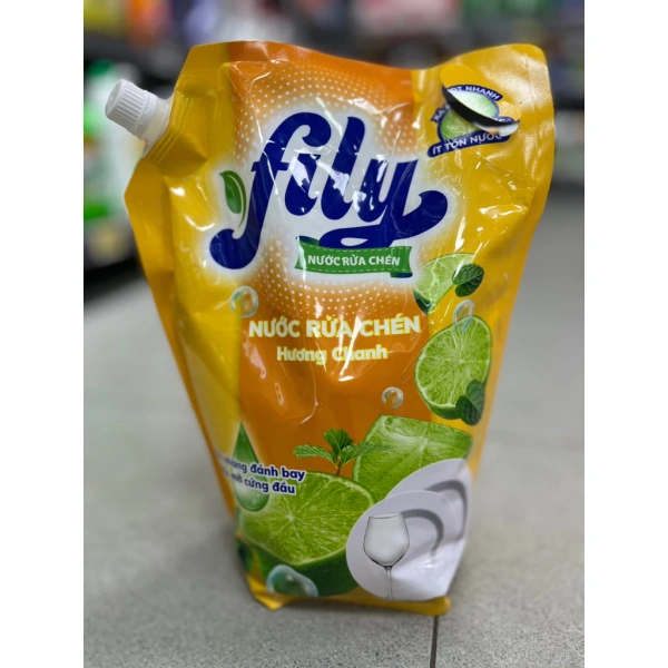 Thêm 1‑2 muỗng cà phê giấm trắng hoặc baking soda vào hỗn hợp không chỉ tăng độ kiềm nhẹ giúp phá vỡ liên kết mỡ mà còn hỗ trợ surfactant trong việc “bắt” dầu. (Ảnh 3)