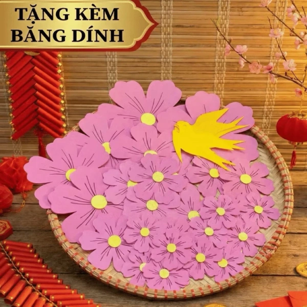 Bức tường Tết trở nên rực rỡ với hoa xốp, nhưng việc chuẩn bị bề mặt dán lại là chi tiết mà ít ai chú ý - Ảnh 2
