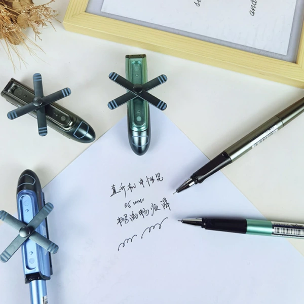 Việc thay lõi bút gel là một thao tác đơn giản, nhưng nếu thực hiện không đúng cách có thể làm hỏng thiết bị hoặc gây tràn mực. (Ảnh 4)