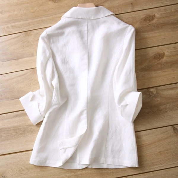 Cảm giác bất ngờ khi áo khoác vest linen tay lỡ khiến ngày dài công sở không còn nóng bức. - Ảnh 3