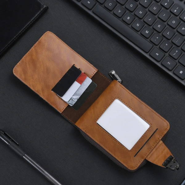 Như bất kỳ vật liệu nhân tạo nào, PU có thể bị phai màu khi tiếp xúc lâu dài với ánh nắng mặt trời. (Ảnh 5)