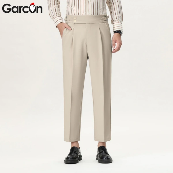 Một số nhãn hàng cung cấp vải 4% elastane (spandex) trong thành phần, cho phép quần “hít thở” và co lại khi cần, đồng thời giữ form đứng. (Ảnh 4)