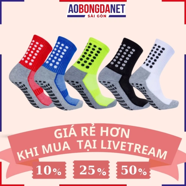 Cảm giác mất ổn định khi đá bóng trên sân cỏ thường xuất phát từ việc lờ qua độ bám của vớ bảo vệ chân. - Ảnh 1 Cảm giác mất ổn định khi đá bóng trên sân cỏ thường xuất phát từ việc lờ qua độ bám của vớ bảo vệ chân. - Ảnh 1