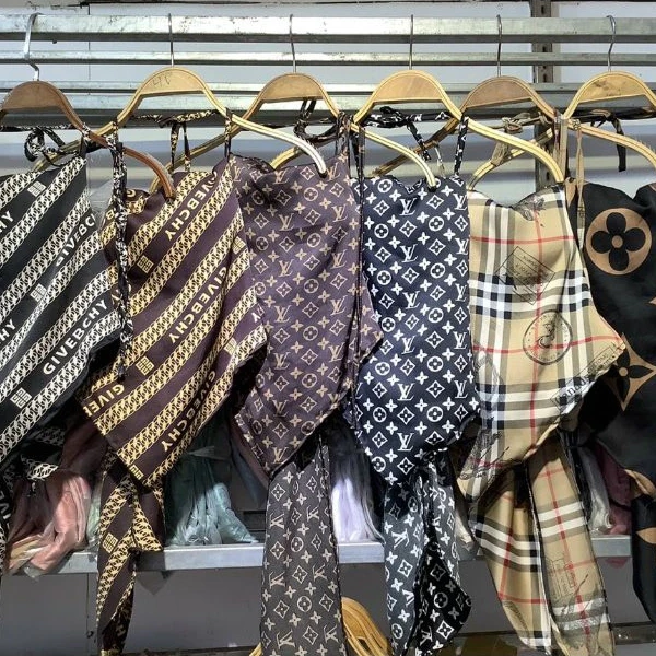 Đây là mẫu áo yếm lụa được giới thiệu bởi một shop thời trang có hơn 10 năm kinh nghiệm, với các tiêu chí chất lượng và giá thành hợp lý. (Ảnh 3)