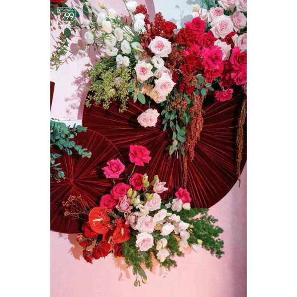 Một công cụ cắt sắc bén và quy trình chuẩn sẽ giảm thiểu tối đa việc “chéo chệ” khi làm việc với vải nhung. (Ảnh 4)