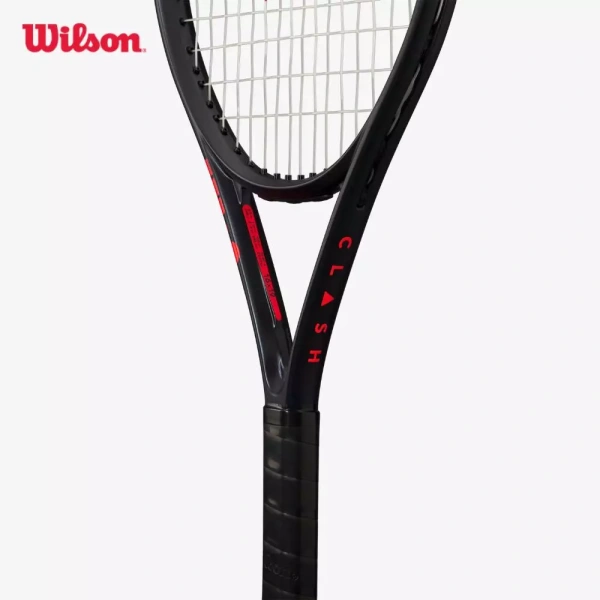 Trong số các mẫu vợt phù hợp cho trẻ có chiều cao khoảng 130–140 cm, Wilson Clash 25 V3 Junior nổi bật nhờ sự kết hợp giữa công nghệ Clash V3 và thiết kế dành riêng cho lứa tuổi từ 6 đến 10 tuổi. (Ảnh 5)