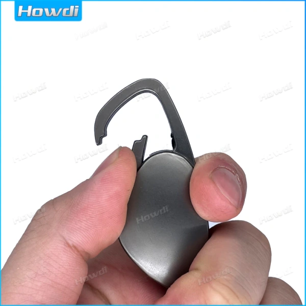 Chỉ sau khi móc khóa hợp kim trên xe mô tô bứt rơi, người lái mới nhận ra tầm quan trọng của độ bền thực sự. - Ảnh 2 Chỉ sau khi móc khóa hợp kim trên xe mô tô bứt rơi, người lái mới nhận ra tầm quan trọng của độ bền thực sự. - Ảnh 2
