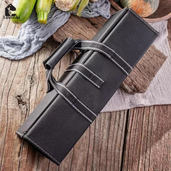 Khác với các loại túi truyền thống có ngăn cố định, túi cuộn cho phép người dùng mở rộng khi cần và gập lại gọn nhẹ khi không dùng. (Ảnh 2)