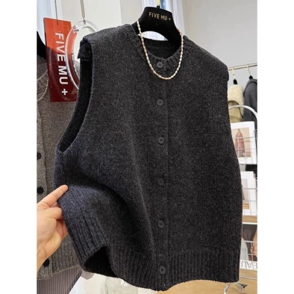 Chi tiết khóa một nút trên áo vest nữ retro đa năng thường bị lờ, đến khi cần mở nhanh lại gây rối - Ảnh 1 Chi tiết khóa một nút trên áo vest nữ retro đa năng thường bị lờ, đến khi cần mở nhanh lại gây rối - Ảnh 1