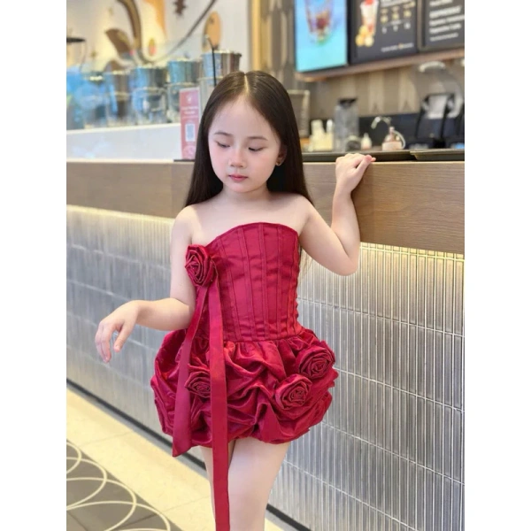 Những yếu tố này nếu không được cân nhắc khi mua đầm, sẽ dẫn đến việc “cúp ngực” biến thành “gông cùm” - gây lo lắng và cản trở niềm vui trên sàn nhảy. (Ảnh 2)