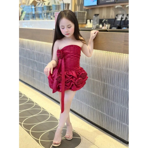 Nếu bạn đã sở hữu một chiếc đầm có cúp ngực nhưng cảm thấy hơi chặt, đừng lo lắng. (Ảnh 3)