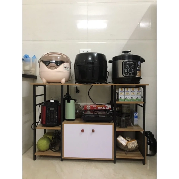 Với nhu cầu sử dụng trong môi trường gia đình và mong muốn một thiết kế hiện đại, nhiều người ưu tiên chọn kệ gỗ đa năng. (Ảnh 4)