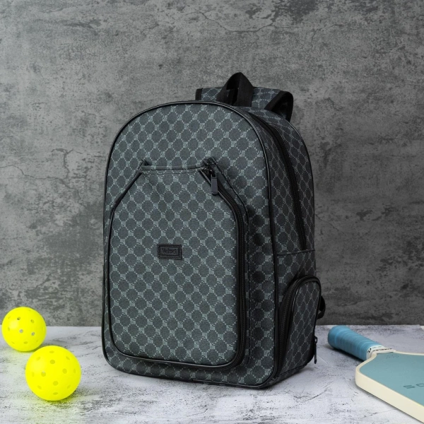Một balo được làm từ da PU cao cấp như Balo đựng vợt Pickleball nam nữ da PU chính hãng cao cấp thường có lớp lót trong bằng vải nỉ hoặc bọt biển mềm. (Ảnh 3)