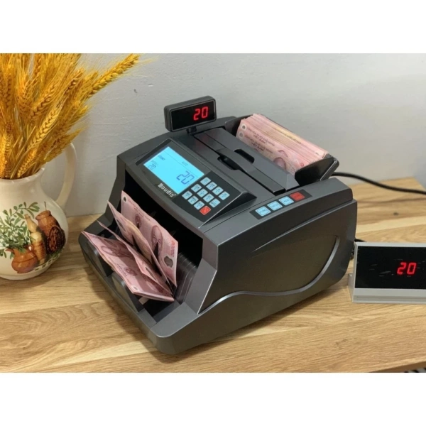 Đối với doanh nghiệp muốn quản lý dữ liệu đếm tiền một cách chuyên nghiệp, việc kết hợp máy đếm tiền với phần mềm quản lý tài chính nội bộ là một giải pháp hữu ích. (Ảnh 5) Đối với doanh nghiệp muốn quản lý dữ liệu đếm tiền một cách chuyên nghiệp, việc kết hợp máy đếm tiền với phần mềm quản lý tài chính nội bộ là một giải pháp hữu ích. (Ảnh 5)