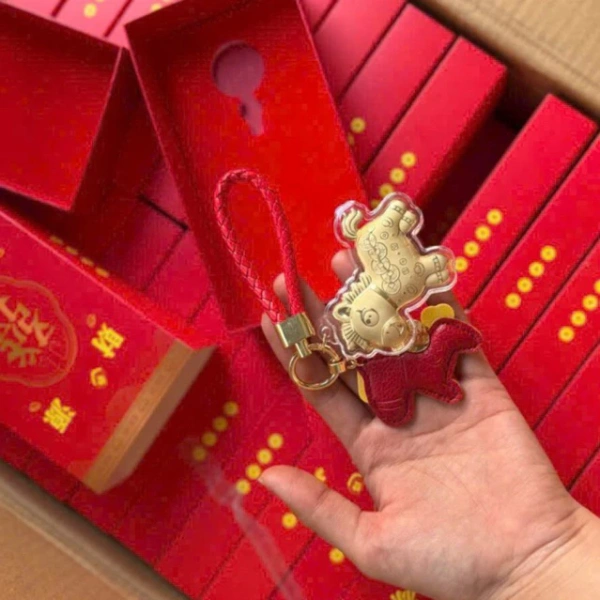 Để đưa ra quyết định chính xác, chúng ta có thể so sánh một số mẫu charm ngựa phổ biến dựa trên các tiêu chí quan trọng. (Ảnh 5)