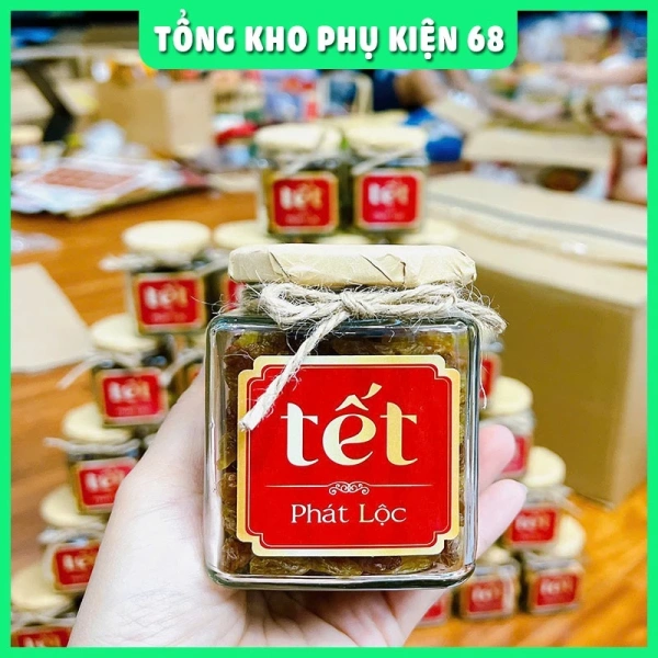 Chi tiết nhỏ của tem dán hộp quà Tết thường bị bỏ qua, khiến bày biện mất đi vẻ sang trọng. - Ảnh 1 Chi tiết nhỏ của tem dán hộp quà Tết thường bị bỏ qua, khiến bày biện mất đi vẻ sang trọng. - Ảnh 1