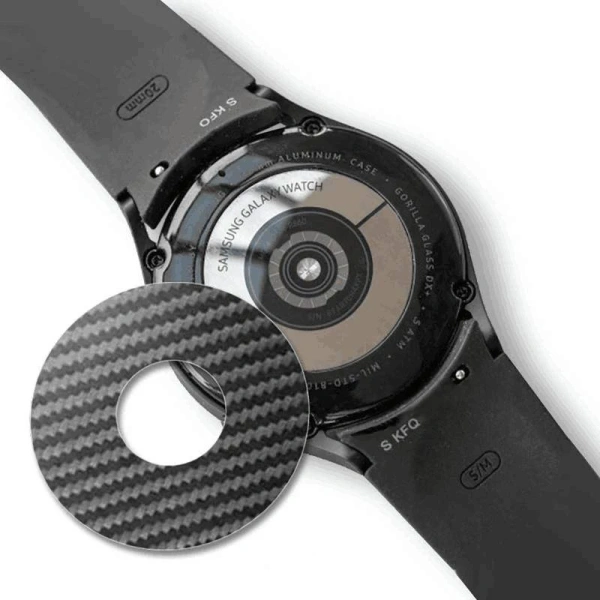 Chi tiết nhỏ trong quá trình dán phim sợi carbon bảo vệ màn hình đồng hồ Huawei có thể làm giảm độ nhạy cảm ứng - Ảnh 1