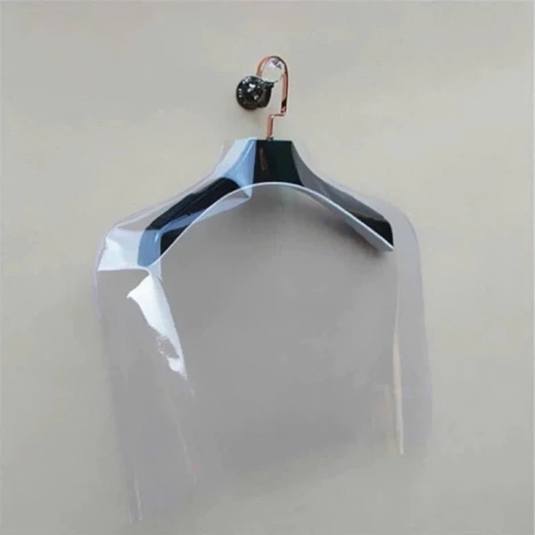Sau khi đã đặt quần áo vào địa điểm mới, việc kiểm tra lại từng túi là bước không thể bỏ qua. (Ảnh 5)