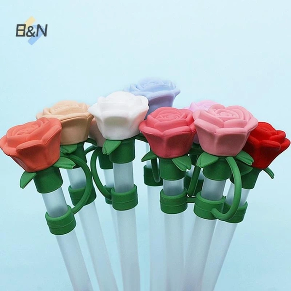 Trong các quán cà phê, khách hàng thường yêu cầu "đổ trực tiếp" đồ uống nóng vào cốc có ống hút để tiết kiệm thời gian. (Ảnh 2)
