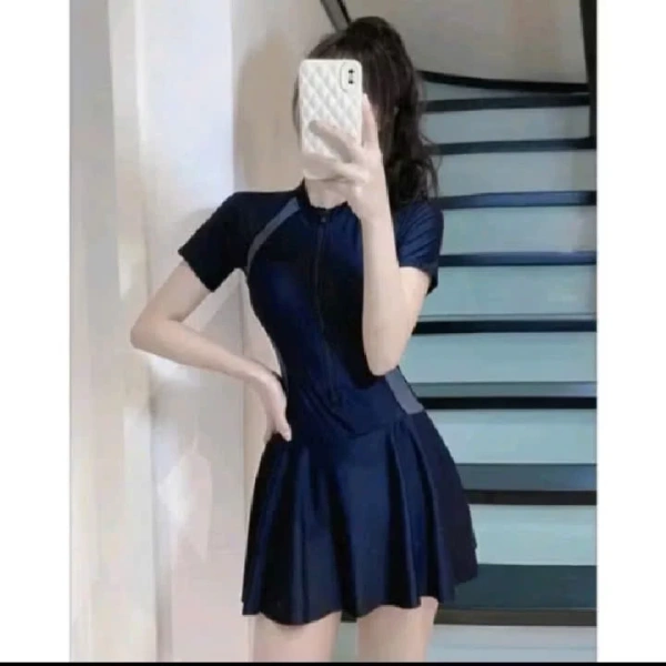 Chi tiết viền xám trên áo tắm một mảnh dài tay quyết định cảm giác tự tin và sự thoải mái khi bơi - Ảnh 5