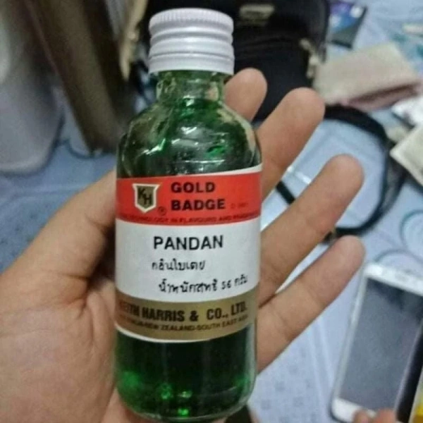 Đối với những công thức phức tạp, bạn có thể giảm lượng lá nếp, bổ sung thêm tinh dầu khác (như tinh dầu dứa hoặc quế). (Ảnh 4) Đối với những công thức phức tạp, bạn có thể giảm lượng lá nếp, bổ sung thêm tinh dầu khác (như tinh dầu dứa hoặc quế). (Ảnh 4)