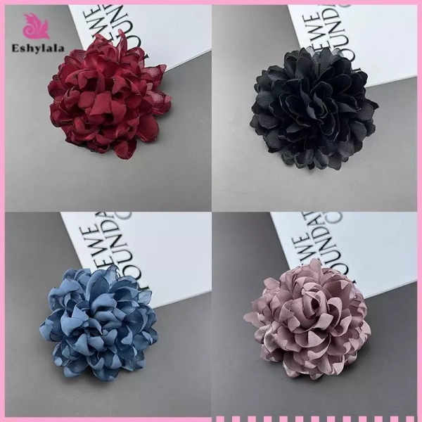 Như vậy, cài hoa Camellia mang lại “điểm mạnh” ở việc kết hợp nhẹ nhàng, thoải mái và linh hoạt trong việc thay đổi màu sắc, phù hợp với người yêu thích sự biến hóa mà không muốn mang các vật liệu nặng nề. (Ảnh 3)