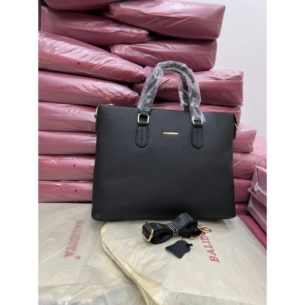 So với những lựa chọn trên, cặp da bò công sở mà chúng ta đang xem xét mang lại sự cân bằng giữa phong cách, độ bền và chi phí. (Ảnh 3) So với những lựa chọn trên, cặp da bò công sở mà chúng ta đang xem xét mang lại sự cân bằng giữa phong cách, độ bền và chi phí. (Ảnh 3)