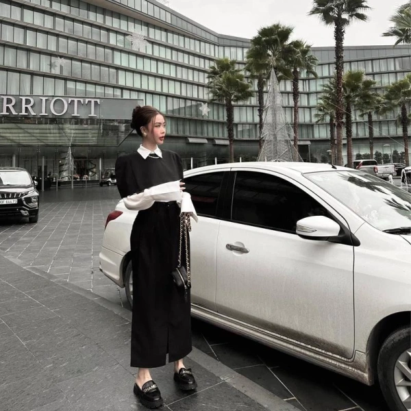 Với chân váy bút chì dài siêu hào hòa CV301, nhà sản xuất đã chọn chất liệu tuyết mưa mềm, mát, không mỏng và đặc biệt giữ form. (Ảnh 2)