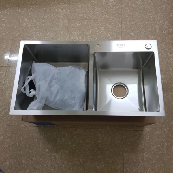 Dùng các ngăn chia rổ rút để phân loại bát sạch và bát bẩn, giảm tình trạng đổ văng nước và giảm tối đa việc di chuyển nhiều lần trong quá trình rửa. (Ảnh 4) Dùng các ngăn chia rổ rút để phân loại bát sạch và bát bẩn, giảm tình trạng đổ văng nước và giảm tối đa việc di chuyển nhiều lần trong quá trình rửa. (Ảnh 4)