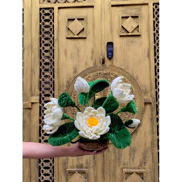 Đối với những người muốn duy trì sự sang trọng, “Chậu hoa sen kẽm nhung handmade” là một lựa chọn đáng cân nhắc, đặc biệt khi kết hợp với các biện pháp quản lý độ ẩm vừa nêu. (Ảnh 4)