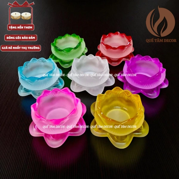Chiếc đế nến đơn giản giúp ngăn tay nến trượt trên bàn gỗ, mang lại không gian thư giãn ổn định hơn - Ảnh 1