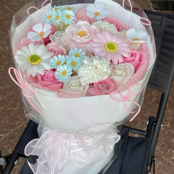 Qua bảng so sánh, thỏ bông hồng không chỉ đáp ứng tốt về mặt cảm giác “ân ái” mà còn mang lại tính linh hoạt trong bố trí. (Ảnh 3) Qua bảng so sánh, thỏ bông hồng không chỉ đáp ứng tốt về mặt cảm giác “ân ái” mà còn mang lại tính linh hoạt trong bố trí. (Ảnh 3)