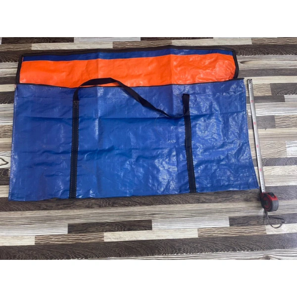 Những chiếc túi này thường được làm từ bạt nhựa PVC chất lượng cao có lớp bên ngoài màu xanh lá cây và lớp bên trong màu cam. (Ảnh 3)