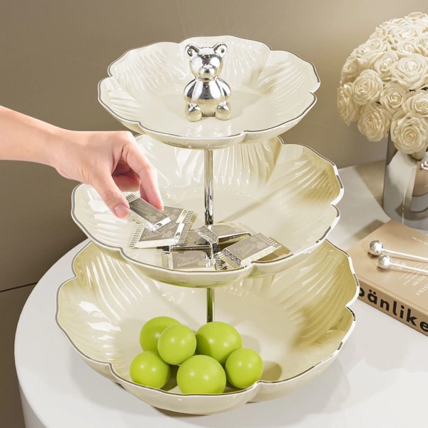 Chiều cao của khay đa tầng khiến bánh kẹo dễ trượt – chi tiết mà nhiều gia đình thường bỏ qua - Ảnh 1