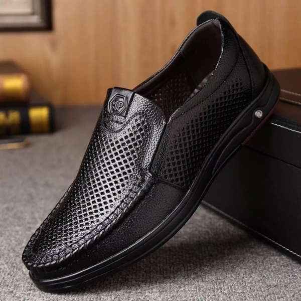 Như vậy, nếu môi trường công sở của bạn chấp nhận phong cách “smart‑casual”, giày lười da cao cấp không chỉ mang lại sự thoải mái mà còn đáp ứng được yêu cầu thời trang. (Ảnh 3) Như vậy, nếu môi trường công sở của bạn chấp nhận phong cách “smart‑casual”, giày lười da cao cấp không chỉ mang lại sự thoải mái mà còn đáp ứng được yêu cầu thời trang. (Ảnh 3)