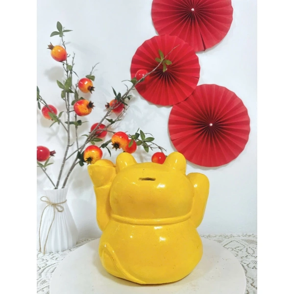 Đặt heo đất trong tủ bếp mang lại một số ưu điểm cụ thể, không chỉ về mặt thẩm mỹ mà còn về thói quen tài chính cá nhân. (Ảnh 2)