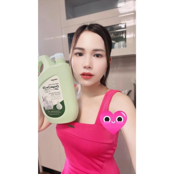 Đối với người nhạy cảm với hoá chất, việc kiểm tra thành phần là bước quan trọng. (Ảnh 3)