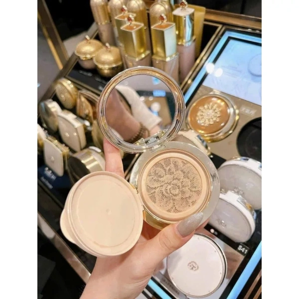 Đối với những người đang tìm kiếm “cân bằng” giữa khả năng che phủ và dưỡng ẩm, Set Phấn Nước The History Of Whoo Essence Cushion SPF50+/PA+++ là một trong những gợi ý đáng cân nhắc. (Ảnh 4)