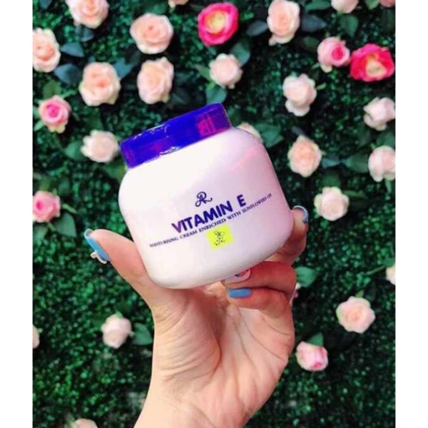 Da mềm màng ngay từ lần đầu dùng kem dưỡng thể vitamin E, nhưng độ dưỡng ẩm bền vững mới thấy sau vài tuần - Ảnh 3